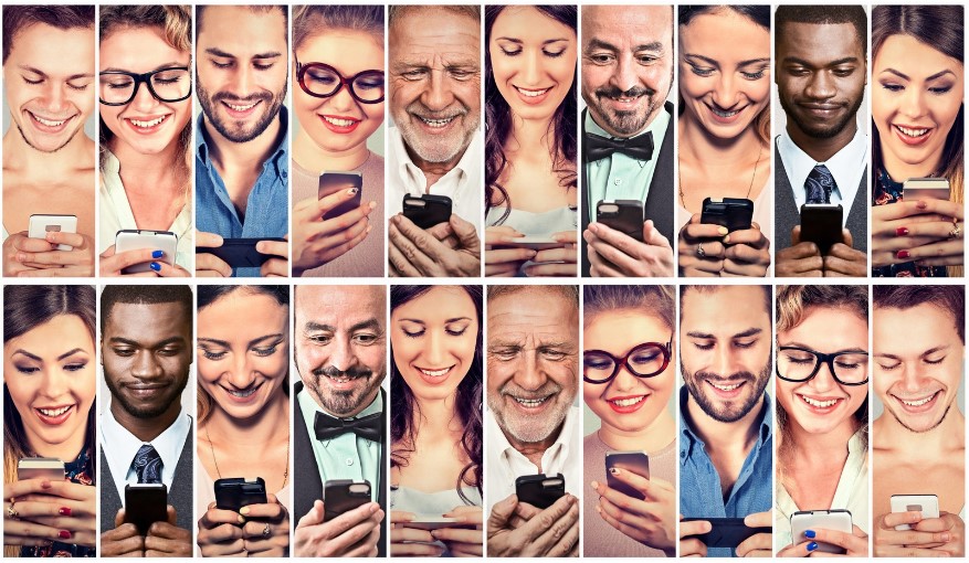 many people in event